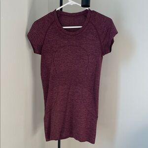 Lululemon Swiftly Tech Short-Sleeve Shirt 2.0
Hip Length